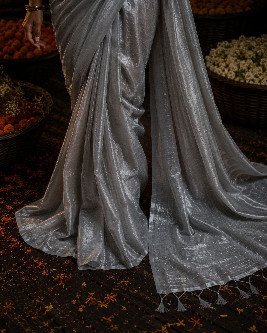 Chaand Chrome – Silver Handloom Tissue Linen Saree with Zari Pallu