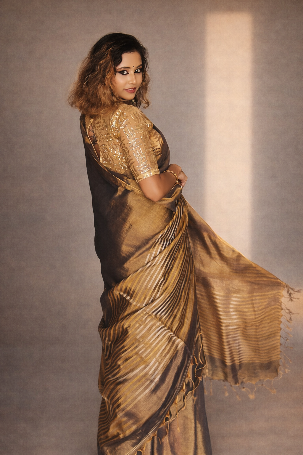 Copper Crush Saree styling look – RongSuta premium ethnic wear