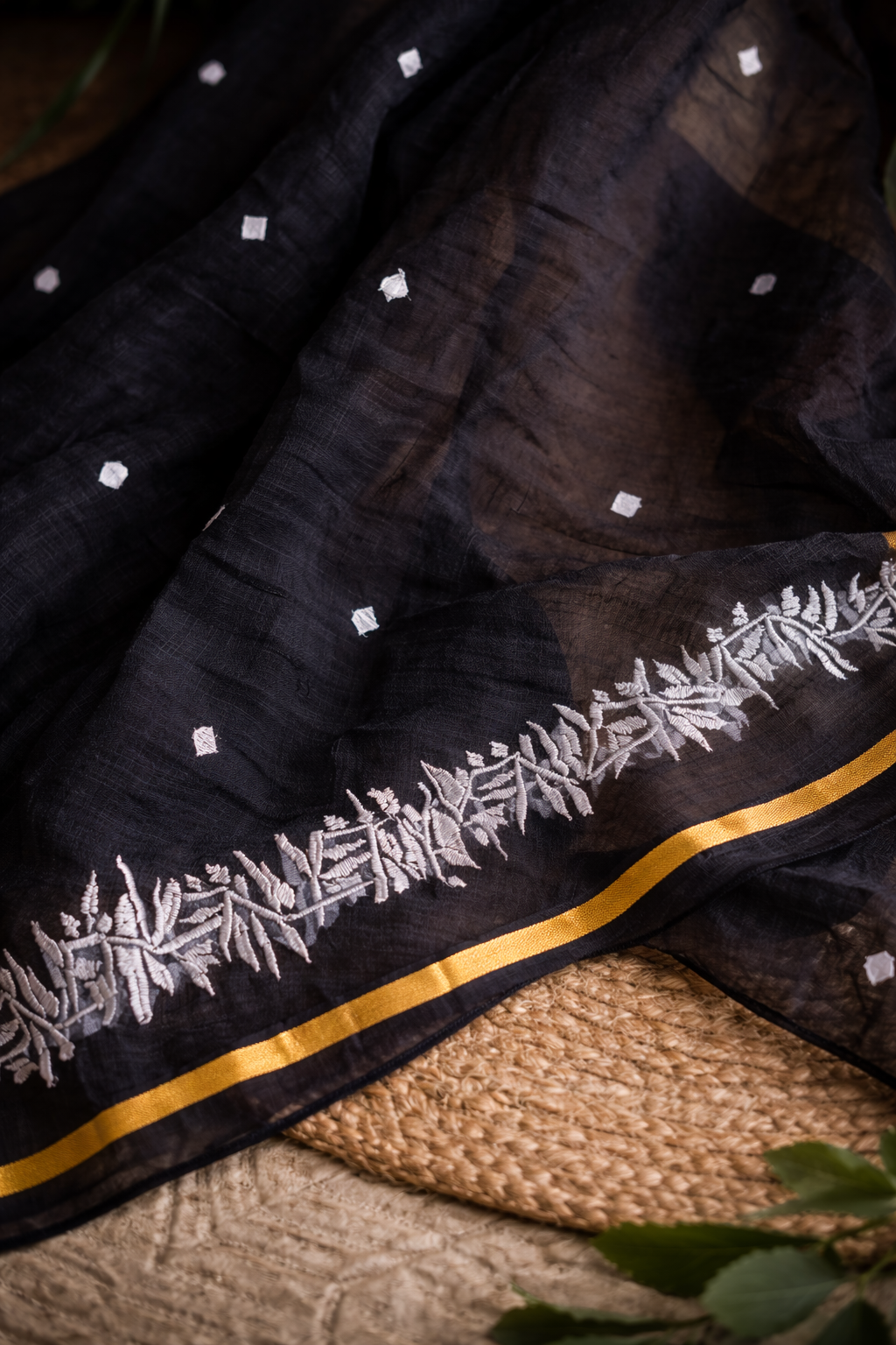 Inkline Jamdani Cotton Saree drape detail – RongSuta
