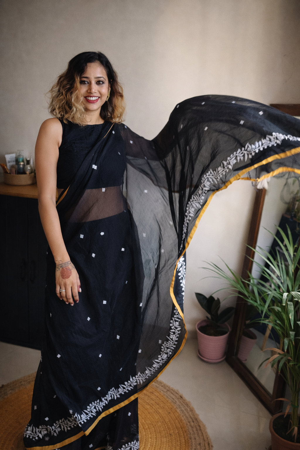 Inkline Saree Jamdani weave close-up detail – RongSuta